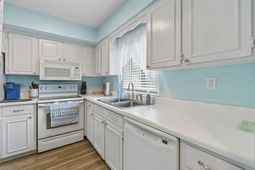 932 Villa Dr. photo 4
