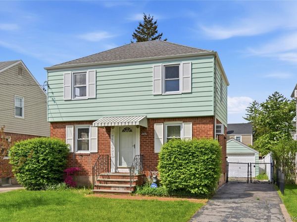 325 White Road , Mineola, NY 11501