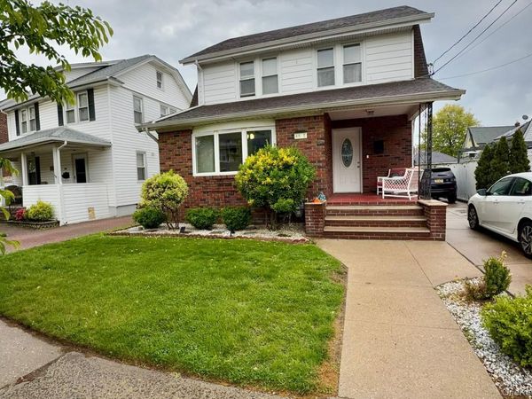 46 E Melrose Street , Valley Stream, NY 11580