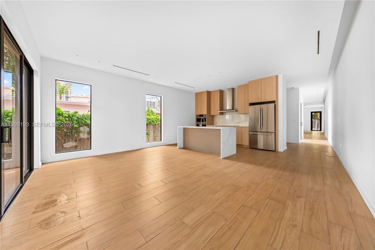 2360 SW 32nd Ave , Unit Right, Miami, FL 33145 Photo