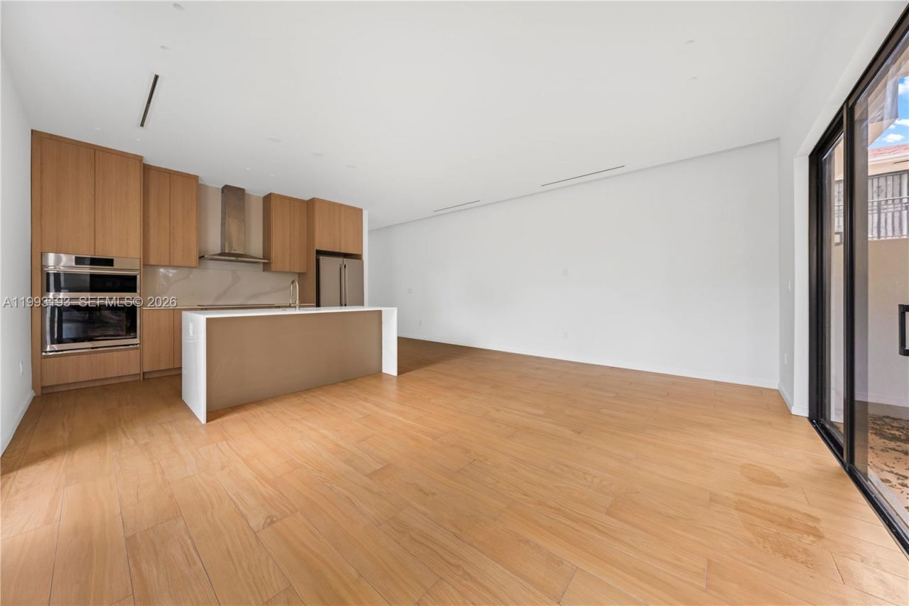 2360 SW 32nd Ave , Unit Right, Miami, FL 33145 Photo
