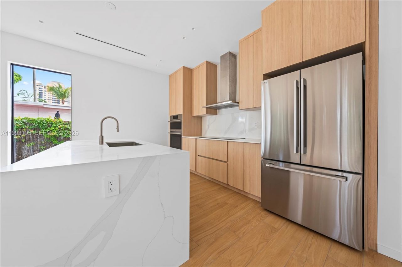 2360 SW 32nd Ave , Unit Right, Miami, FL 33145 Photo