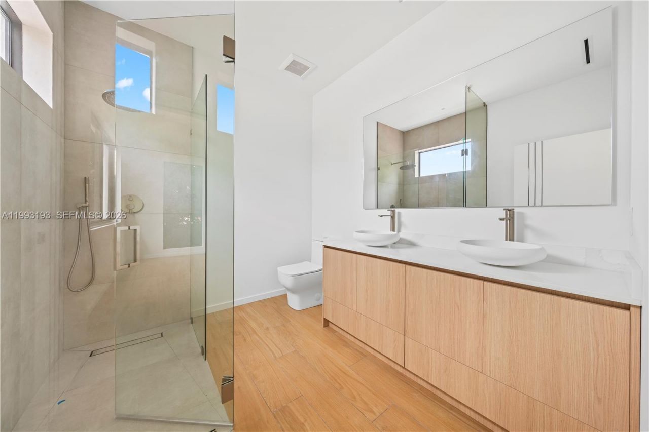 2360 SW 32nd Ave , Unit Right, Miami, FL 33145 Photo