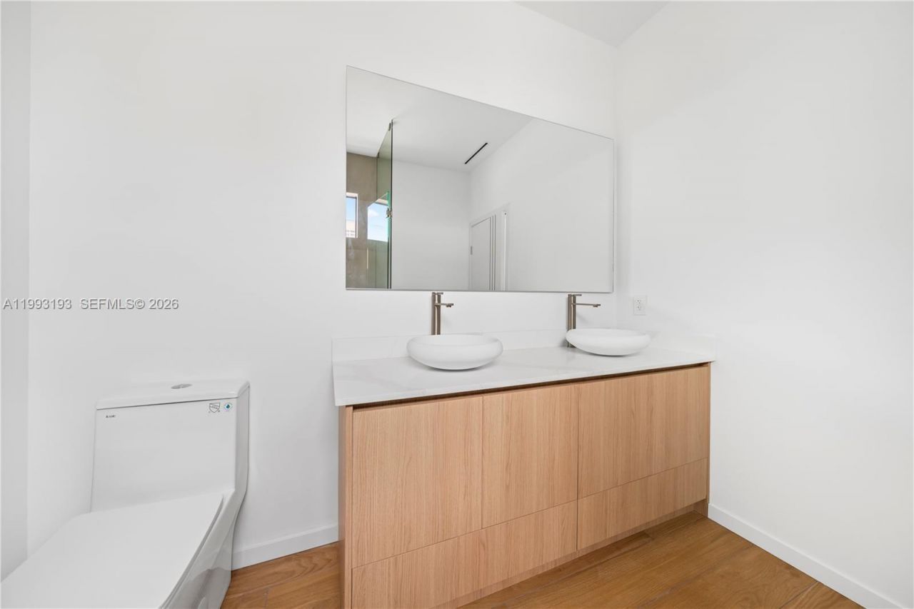 2360 SW 32nd Ave , Unit Right, Miami, FL 33145 Photo