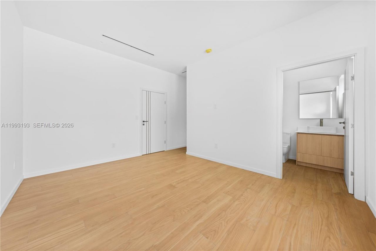2360 SW 32nd Ave , Unit Right, Miami, FL 33145 Photo