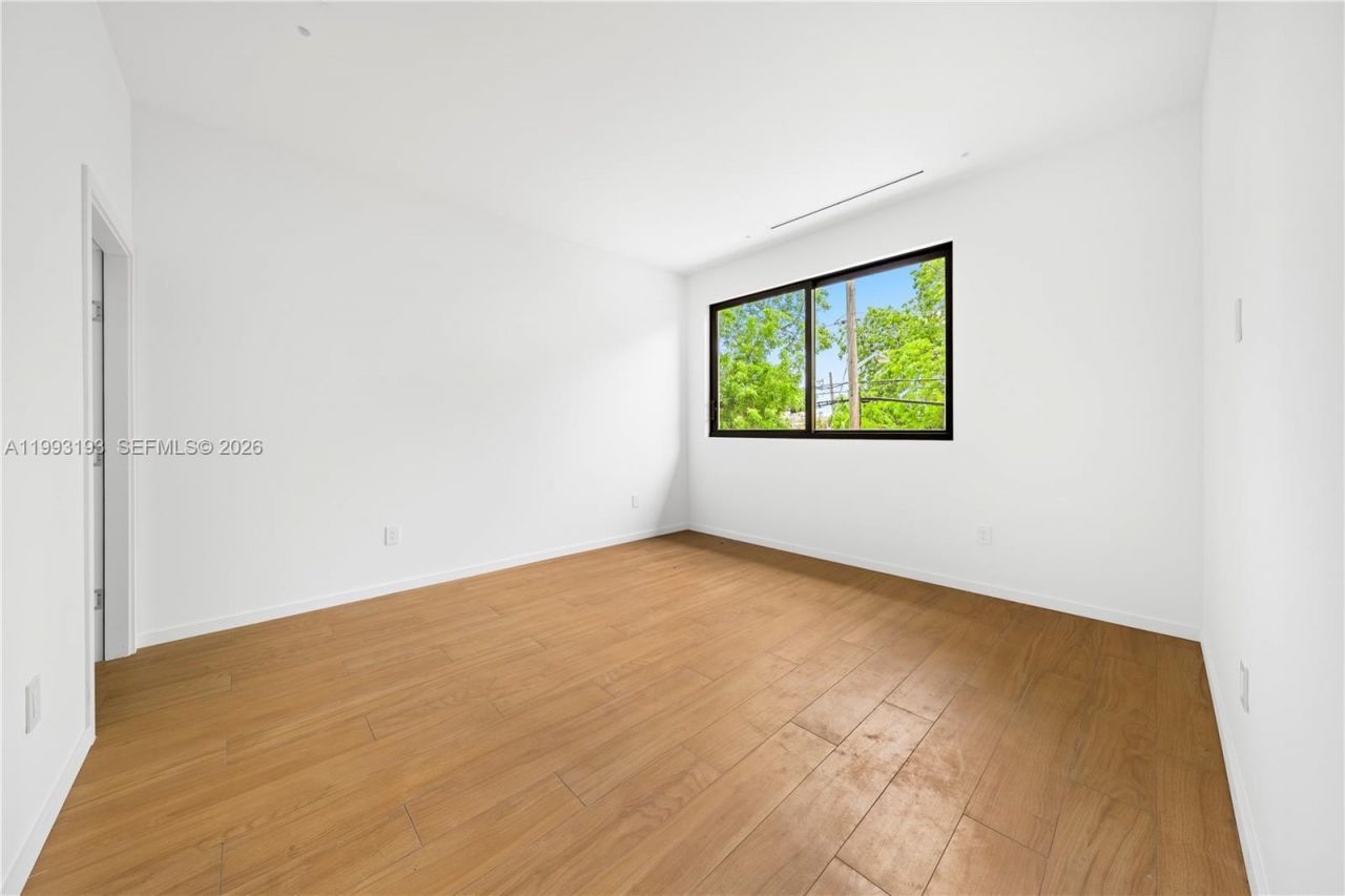 2360 SW 32nd Ave , Unit Right, Miami, FL 33145 Photo