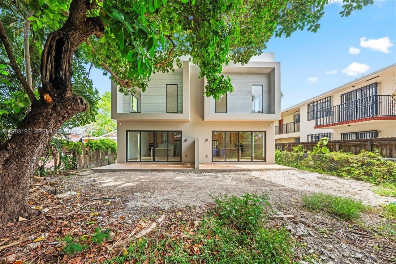 2360 SW 32nd Ave , Unit Right, Miami, FL 33145 Photo