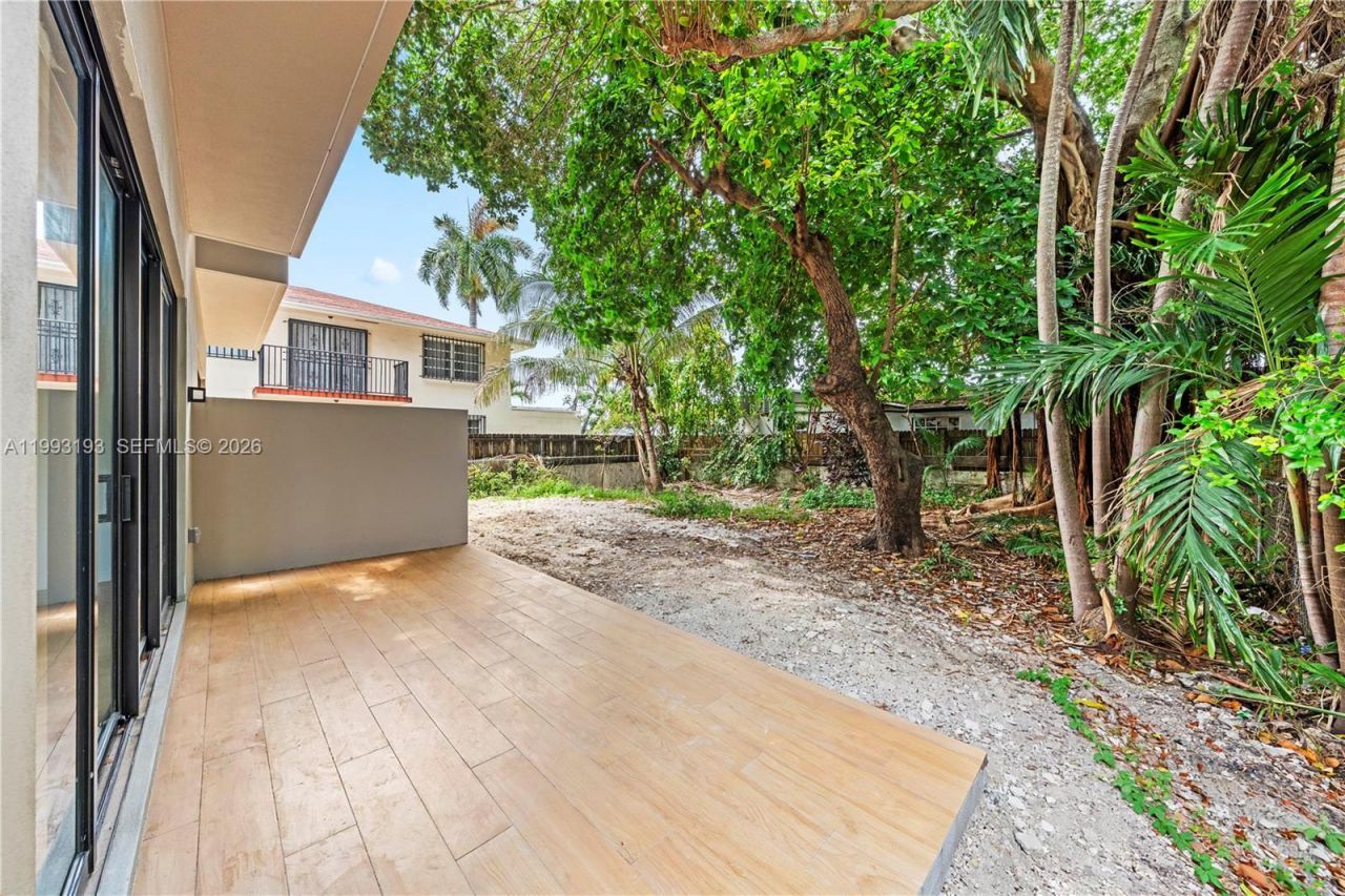 2360 SW 32nd Ave , Unit Right, Miami, FL 33145 Photo