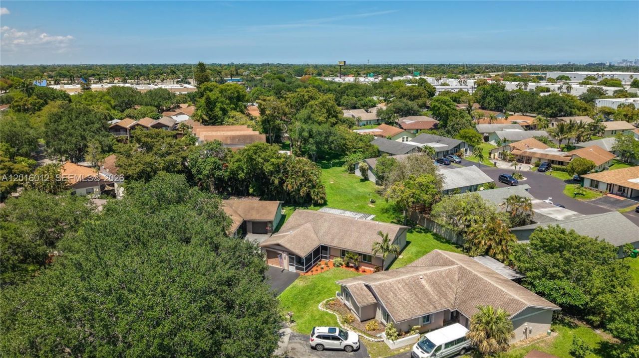 2176 Nova Village Dr , Davie, FL 33317 Photo