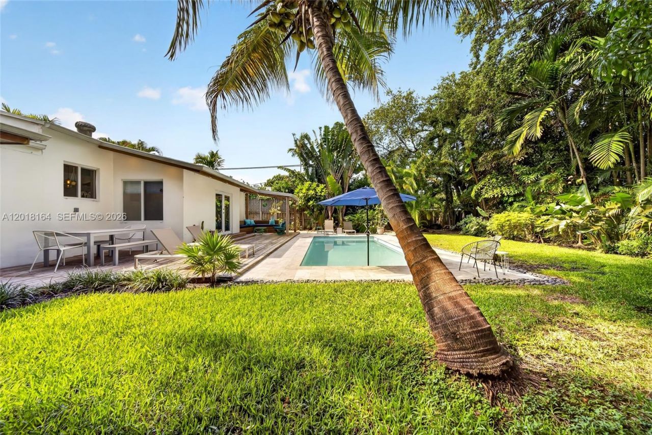 8250 NE 3rd Ct, Miami, FL 33138 Photo