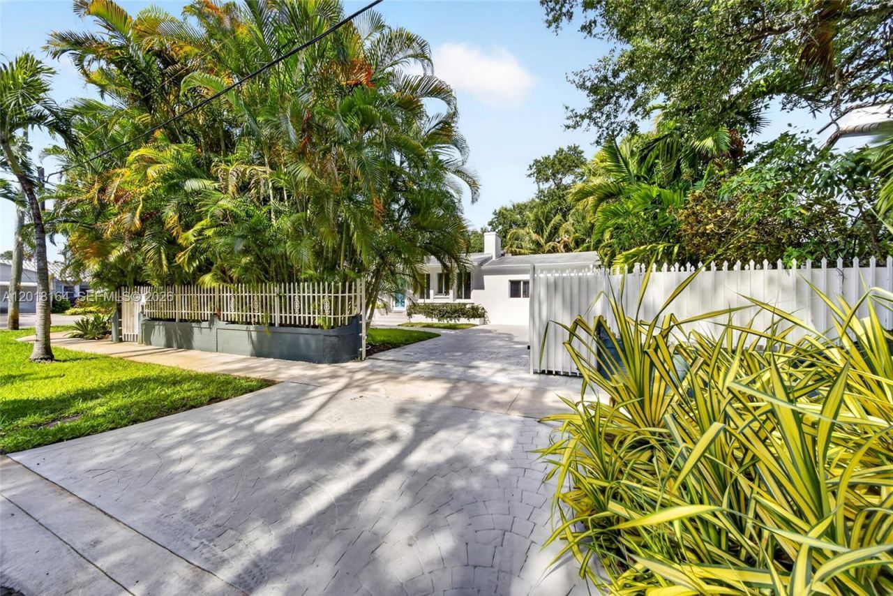 8250 NE 3rd Ct, Miami, FL 33138 Photo