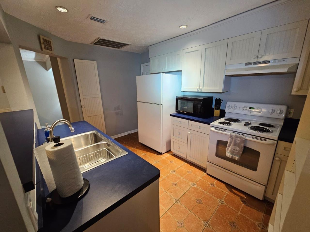 2459 NE Hickory Avenue, Jensen Beach, FL 34957 Photo