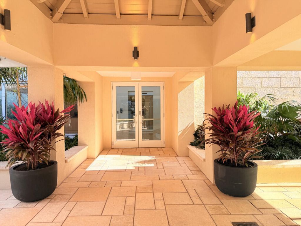 400 S Pointe Drive, Unit 307, Miami Beach, FL 33139 Photo