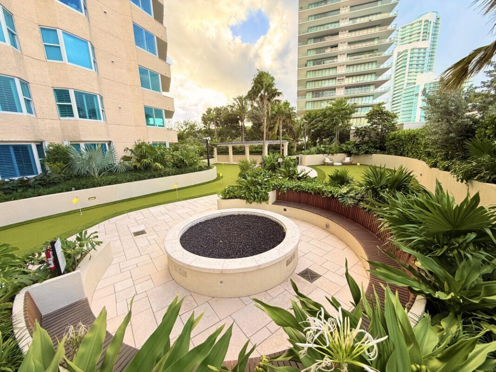 400 S Pointe Drive, Unit 307, Miami Beach, FL 33139 Photo