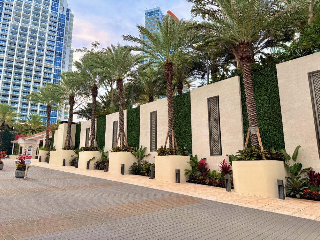 400 S Pointe Drive, Unit 307, Miami Beach, FL 33139 Photo