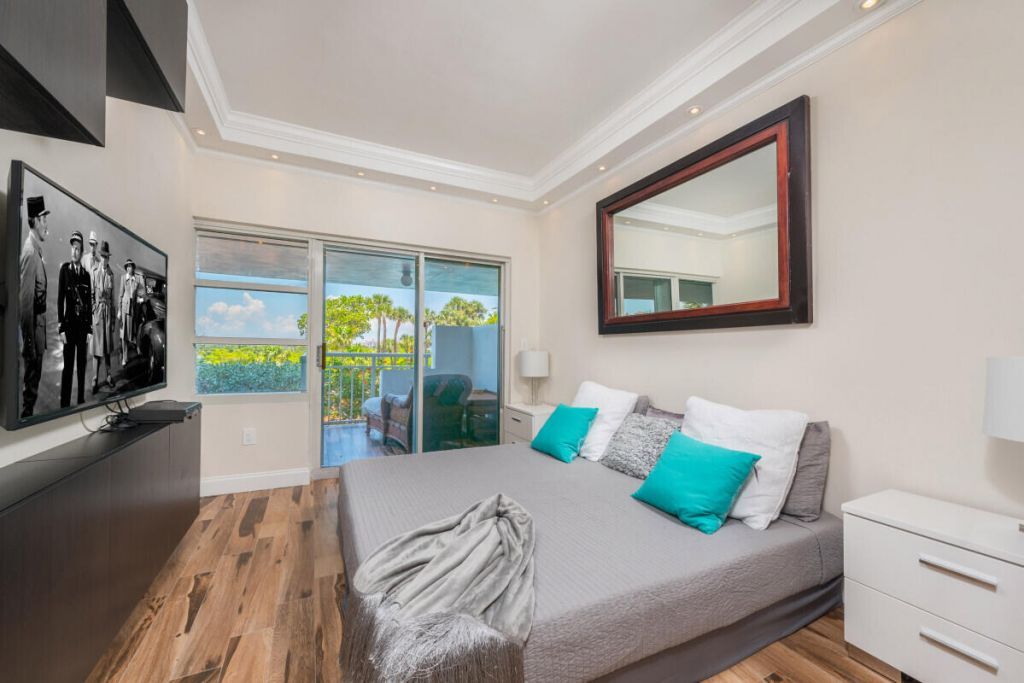 400 S Pointe Drive, Unit 307, Miami Beach, FL 33139 Photo