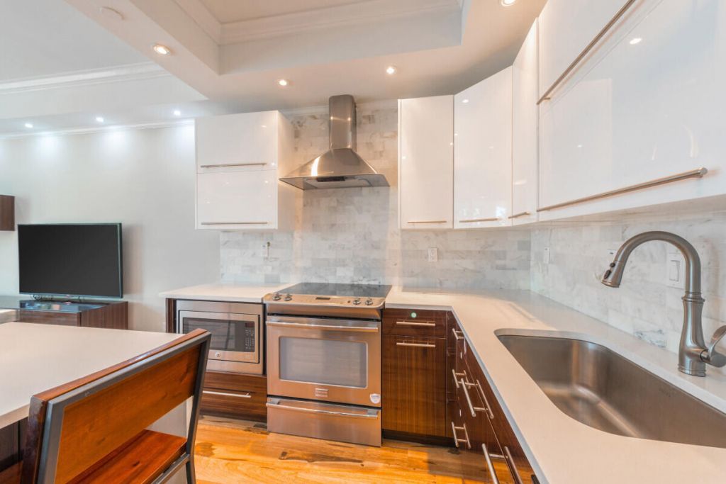 400 S Pointe Drive, Unit 307, Miami Beach, FL 33139 Photo
