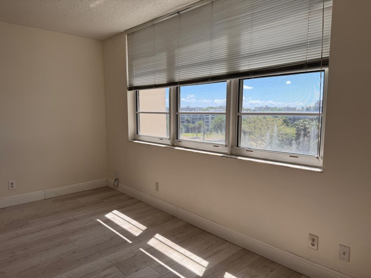 3510 Oaks Way, Unit 605, Pompano Beach, FL 33069 Photo