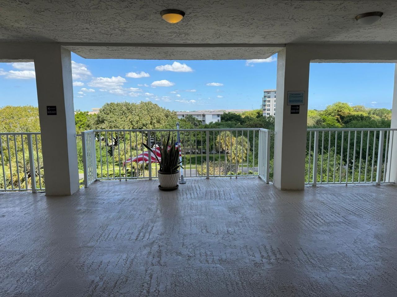 3510 Oaks Way, Unit 605, Pompano Beach, FL 33069 Photo