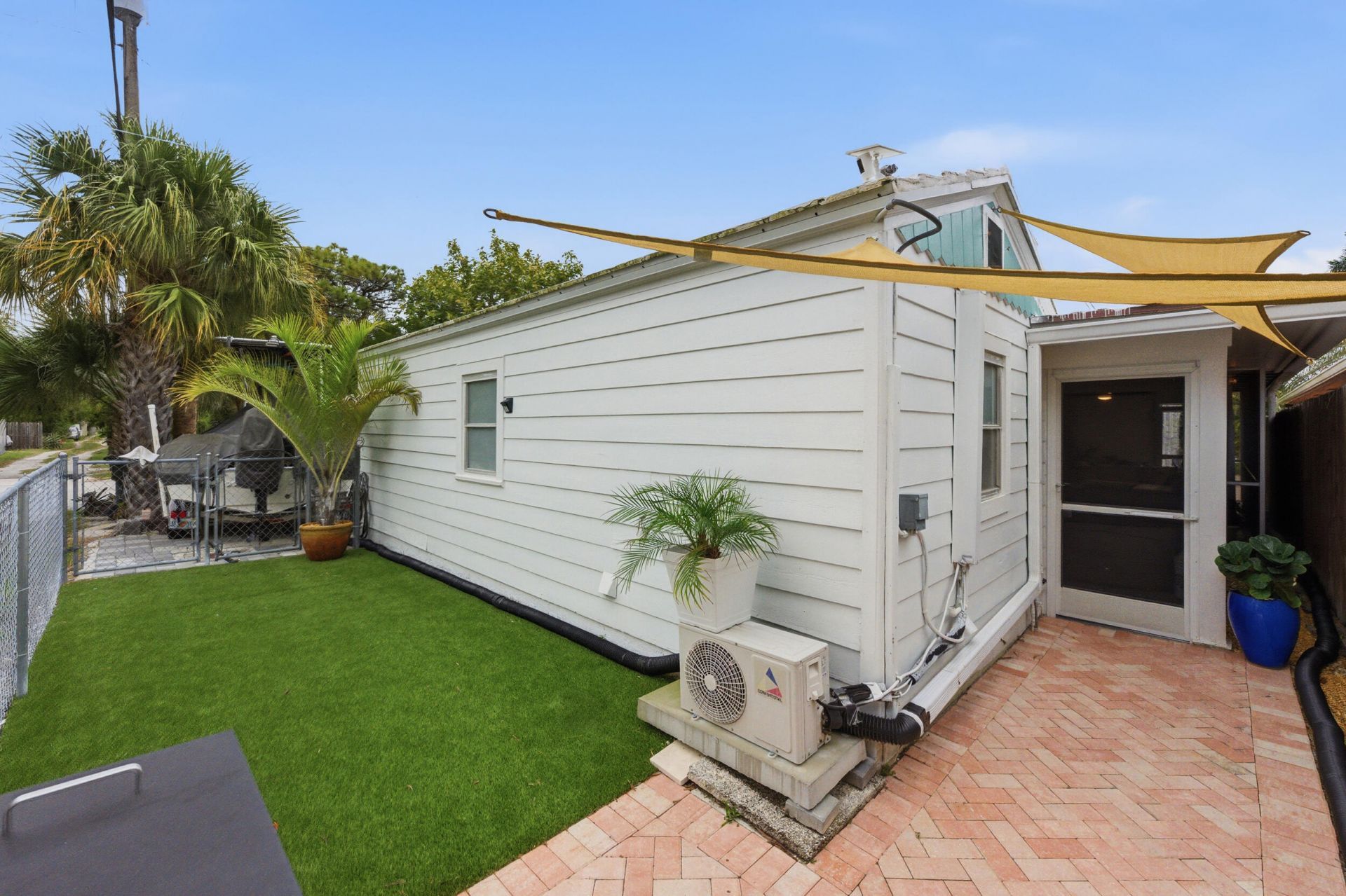 831 N Lakeside Drive, Lake Worth Beach, FL 33460 Photo