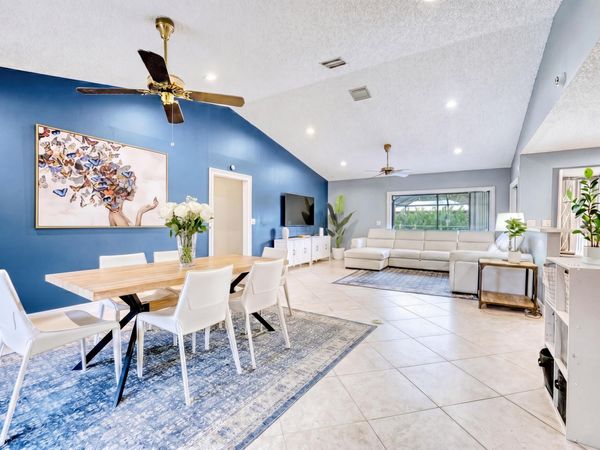 935 NW 110th Lane, Coral Springs, FL 33071