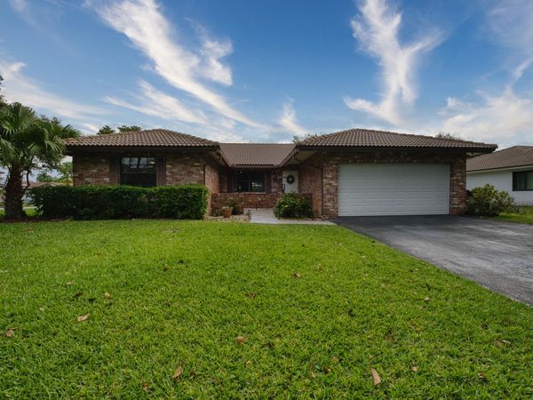 935 NW 110th Lane, Coral Springs, FL 33071