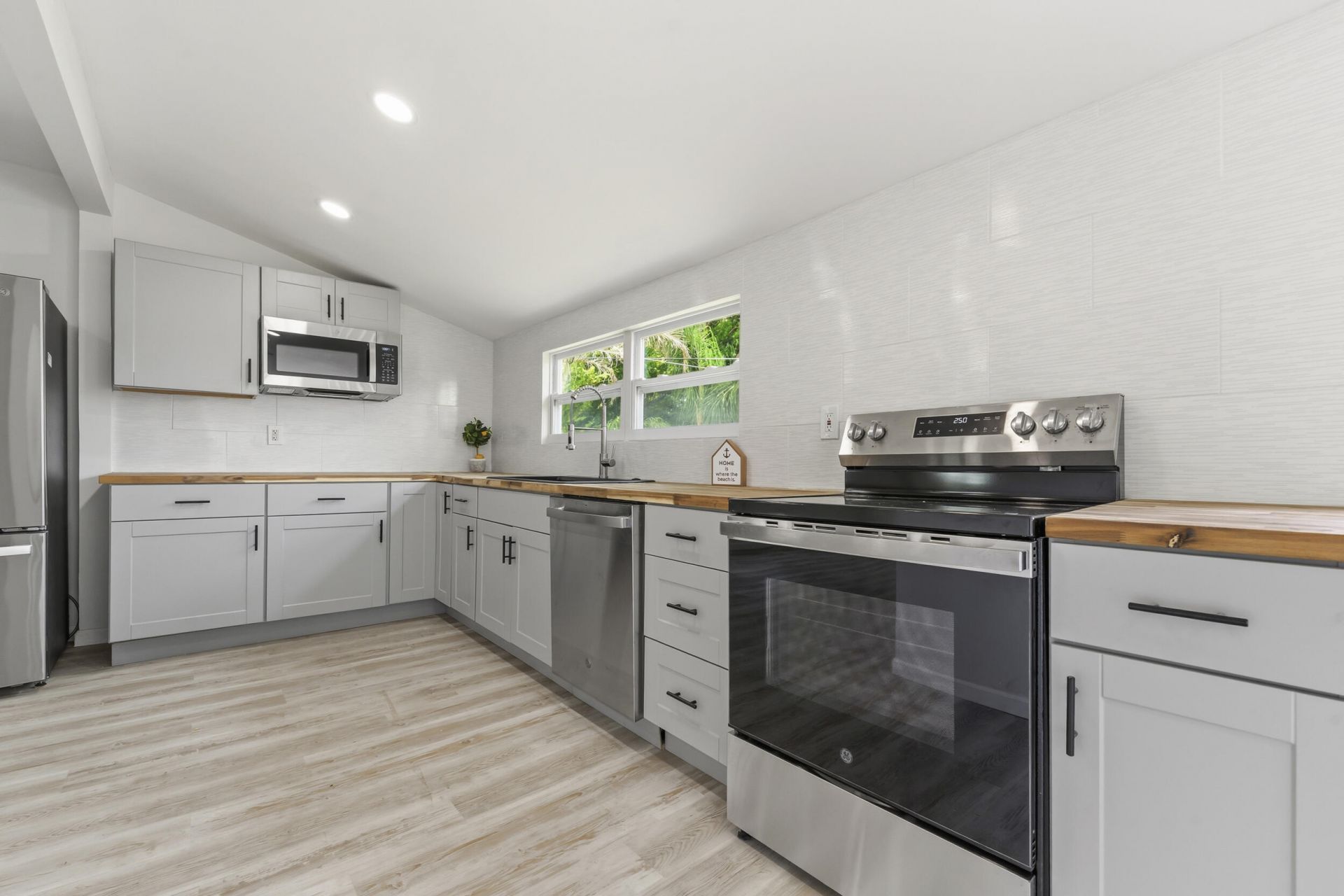 1566 NW 9th Avenue, Stuart, FL 34994 Photo