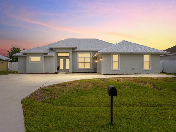 404 SW South Quick Circle, Port St. Lucie, FL 34953