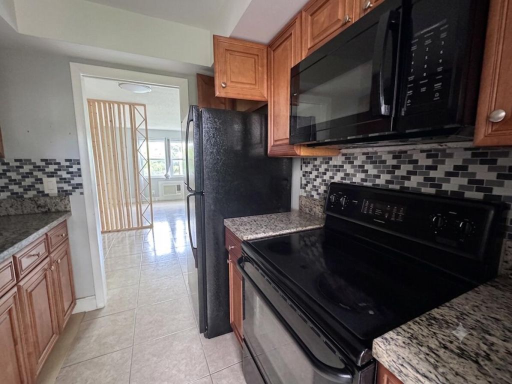 1150 E Sample Road, Unit 204, Pompano Beach, FL 33064 Photo