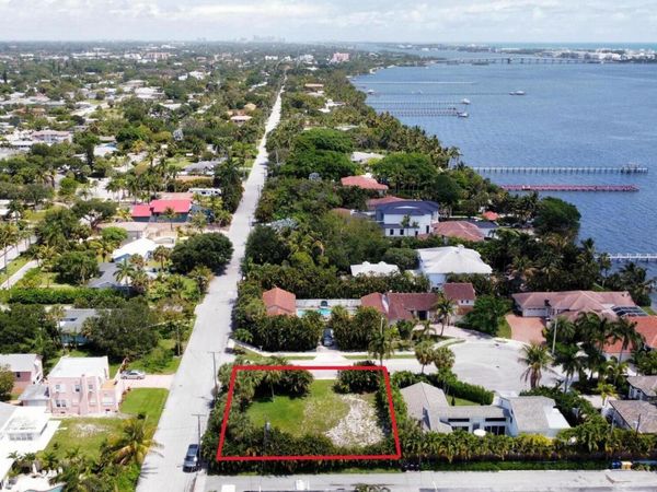 7 Lakeside Palms Court, Lake Worth Beach, FL 33460