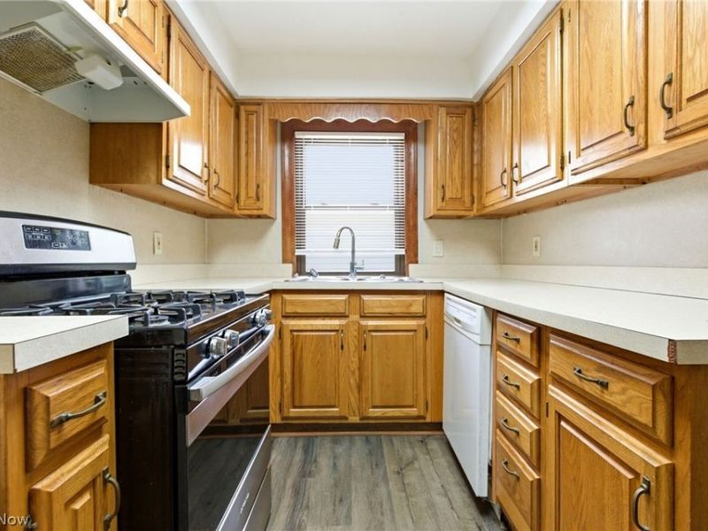 2261 Warren Road, Lakewood, OH 44107 Photo 14
