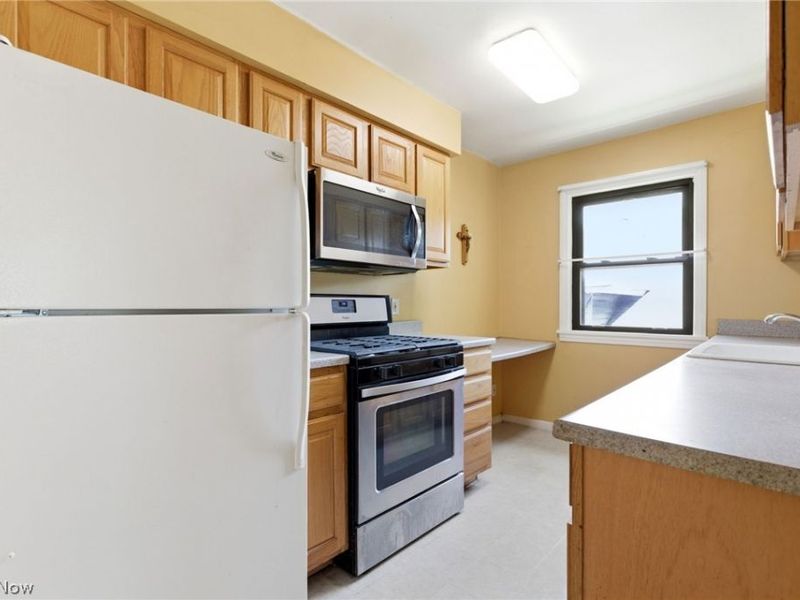 2261 Warren Road, Lakewood, OH 44107 Photo 16