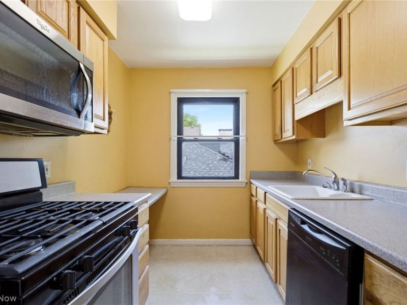 2261 Warren Road, Lakewood, OH 44107 Photo 17