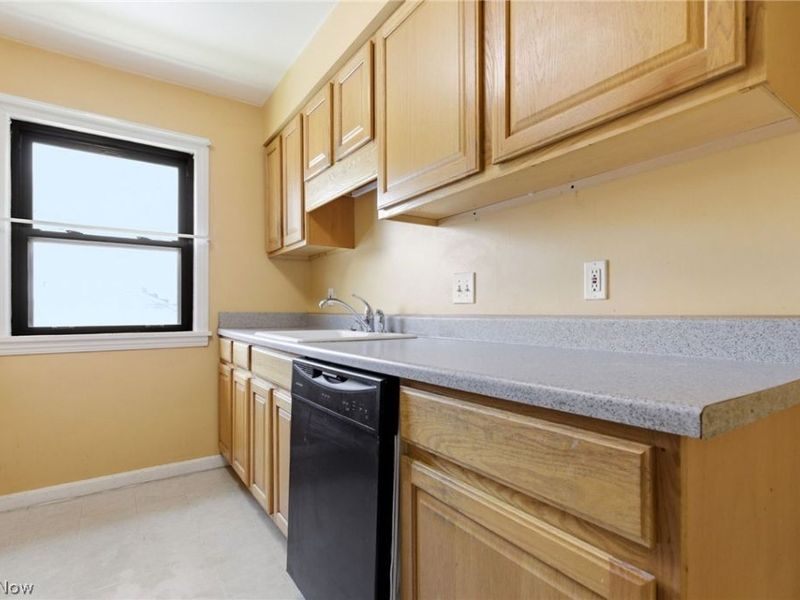 2261 Warren Road, Lakewood, OH 44107 Photo 18