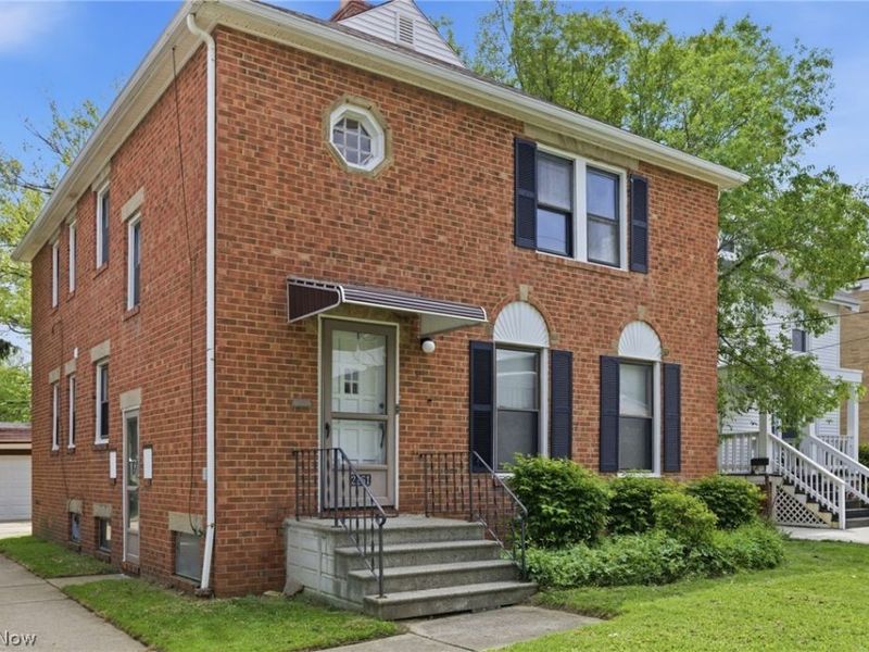 2261 Warren Road, Lakewood, OH 44107 Photo 2