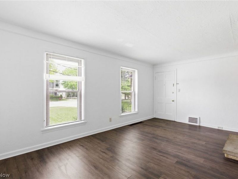 2261 Warren Road, Lakewood, OH 44107 Photo 6