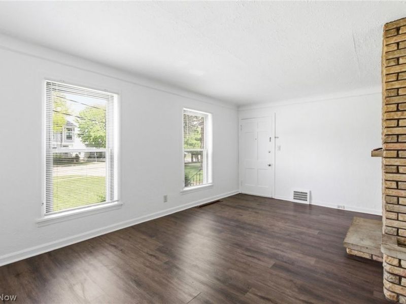 2261 Warren Road, Lakewood, OH 44107 Photo 8