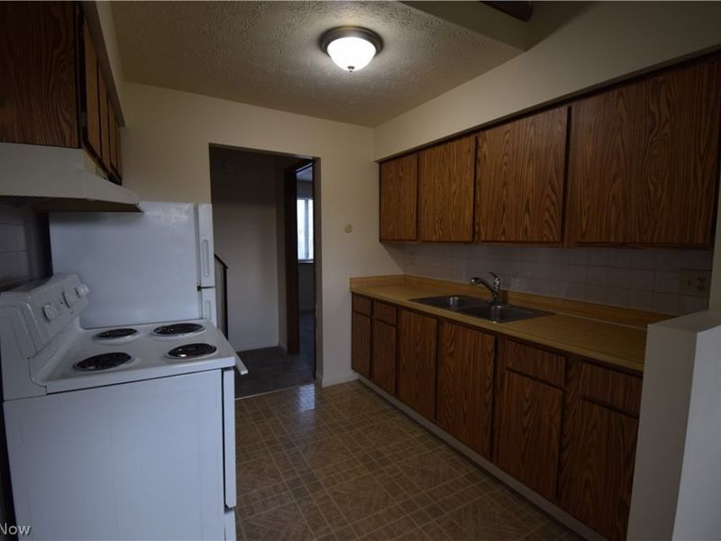 899 Rosamond Avenue, Akron, OH 44307 Photo 11