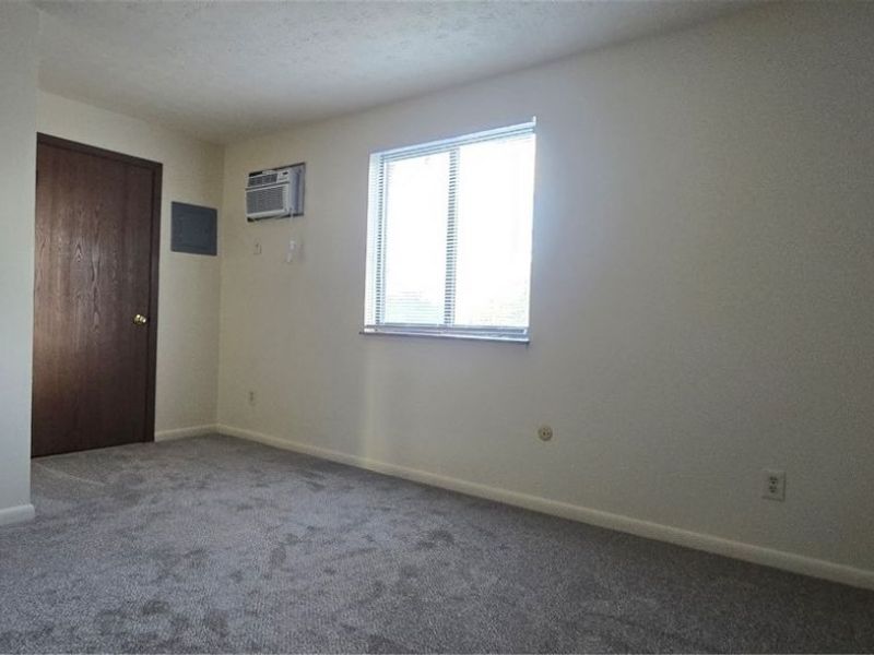 899 Rosamond Avenue, Akron, OH 44307 Photo 14