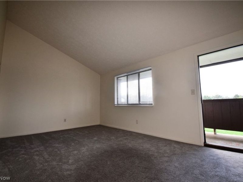 899 Rosamond Avenue, Akron, OH 44307 Photo 9