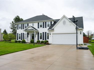 35 Pinyon Drive, Orchard Park, NY 14127