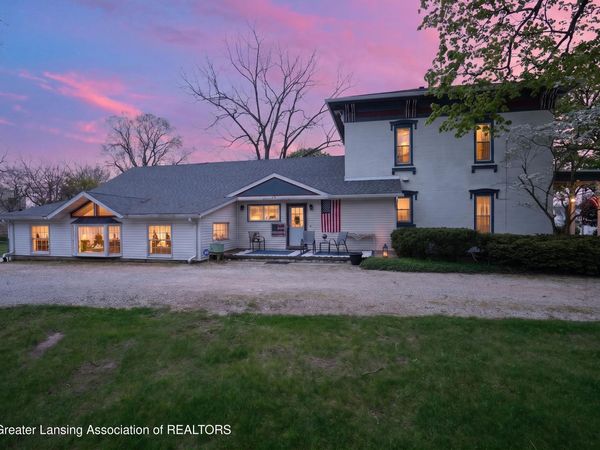 812 N Clinton Street, Grand Ledge, MI 48837