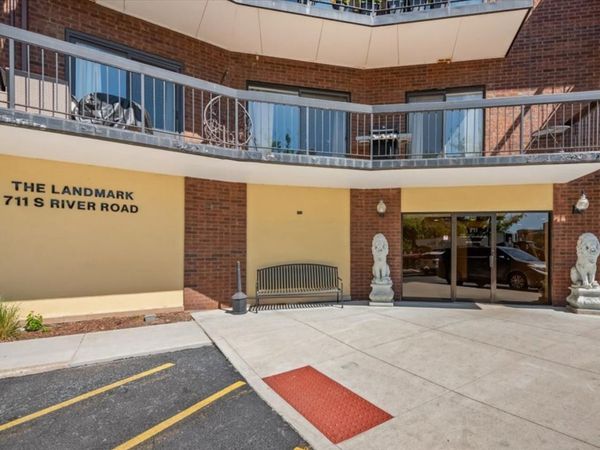 711 S River Road, Unit 606, Des Plaines, IL 60016