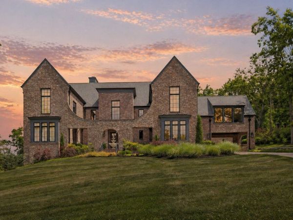 4520 Shys Hill Rd, Nashville, TN 37215