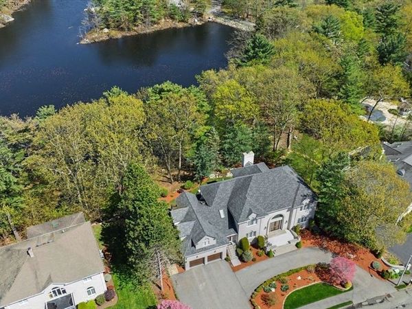 29 Hammersmith Dr, Saugus, MA 01906