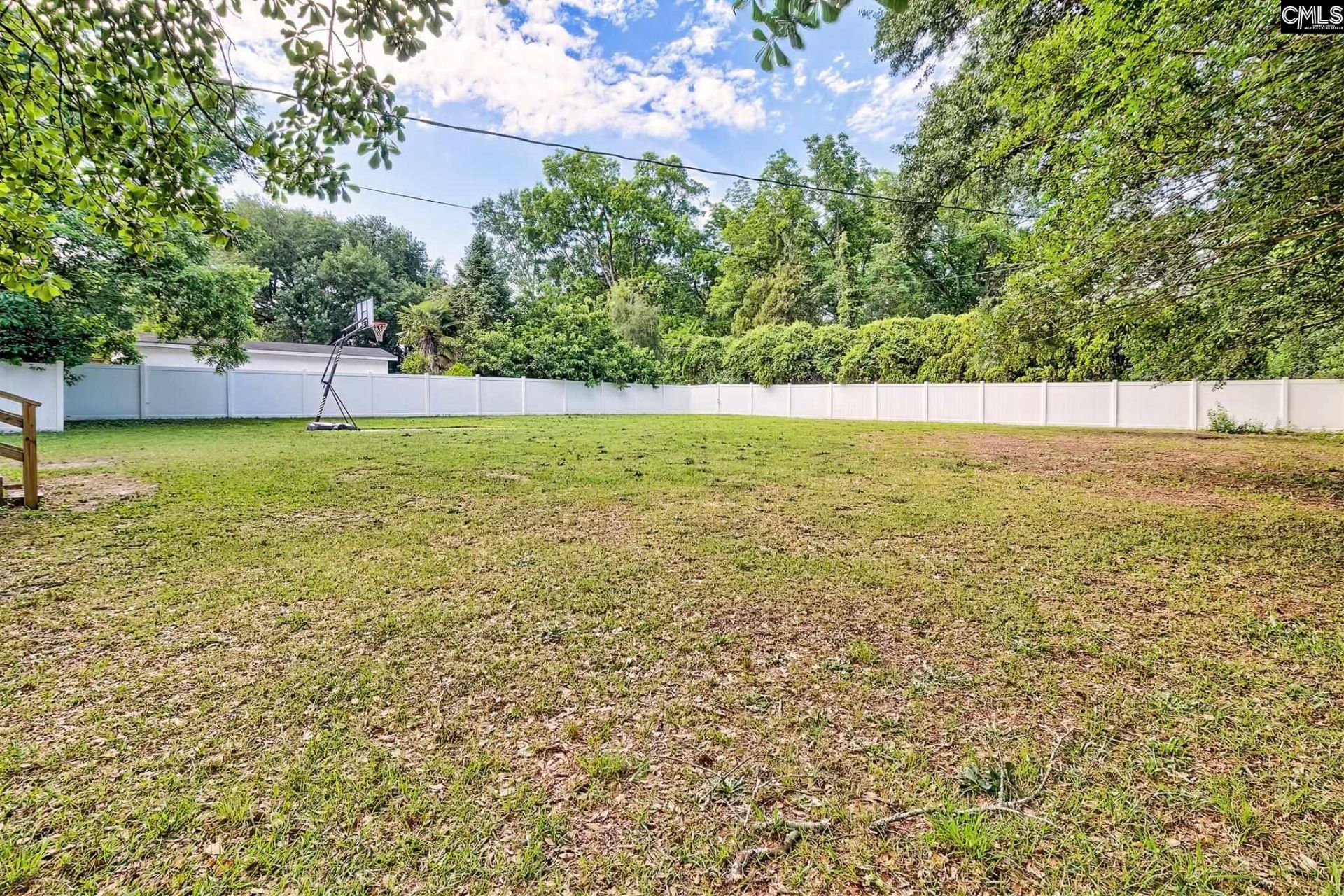 7611 Stephen Street  Photo 4