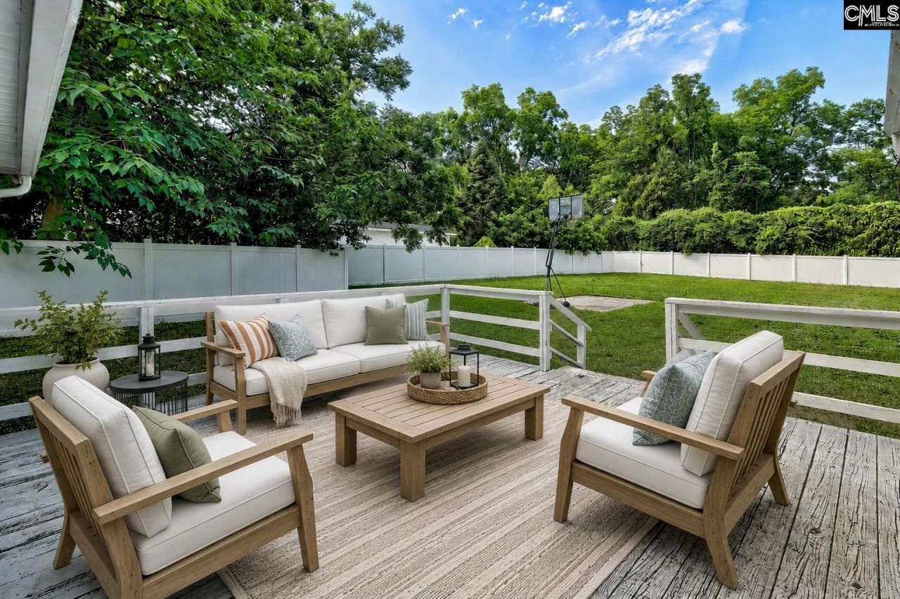 7611 Stephen Street  Photo 4
