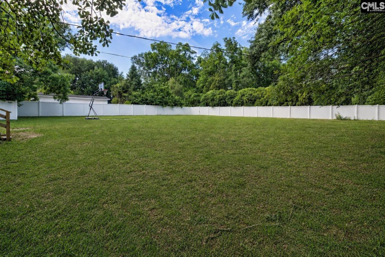 7611 Stephen Street  Photo 5