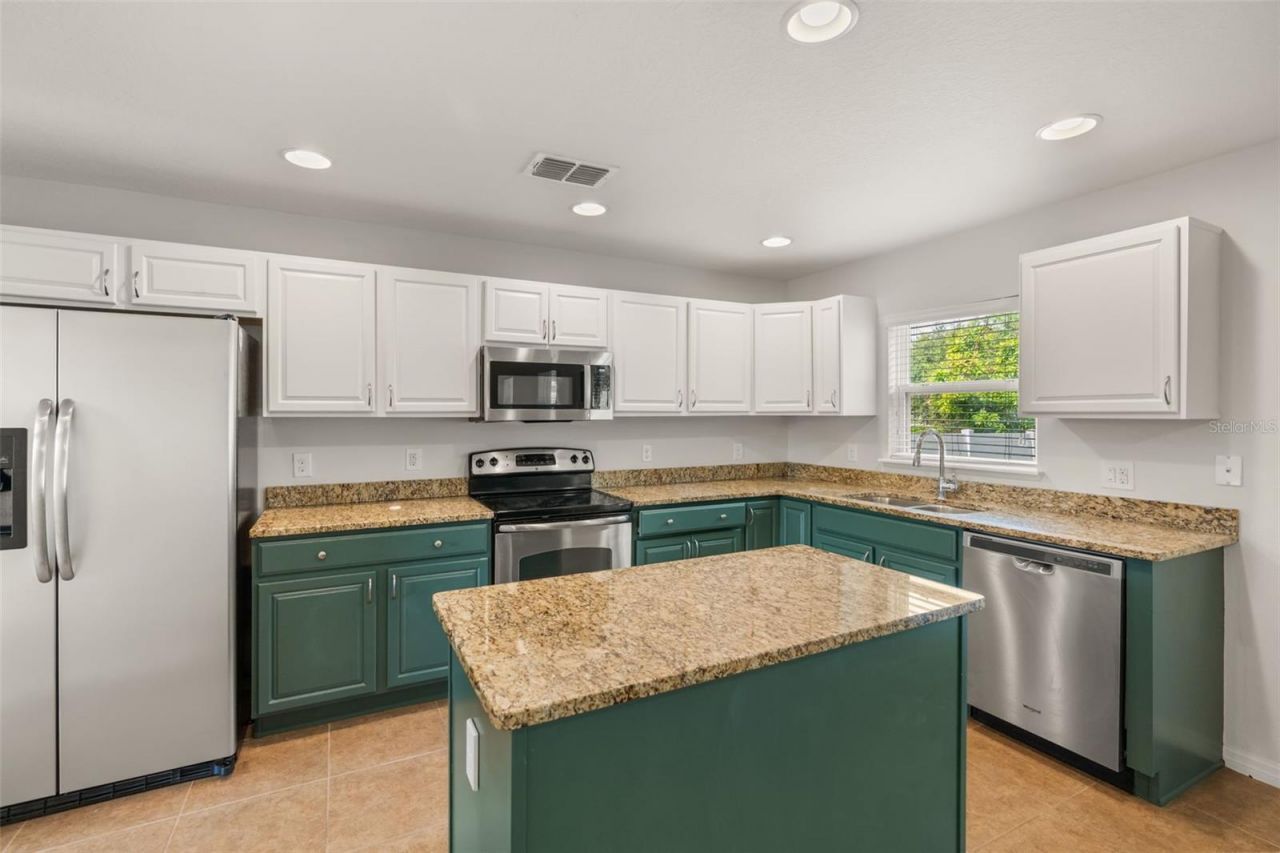 611 Del Pilar Drive, Groveland, FL 34736 Photo