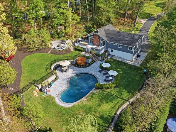 61 Bankside Drive , Centerport, NY 11721